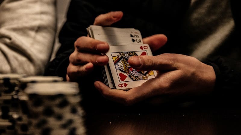 Chuyên gia chia sẻ：Làm thế nào để kiếm sống từ baccarat?